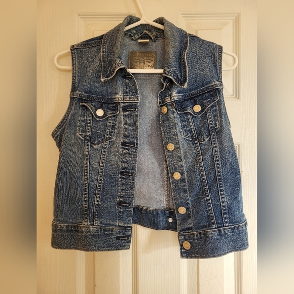 Levi's Jean Vest - Picture 1 of 4